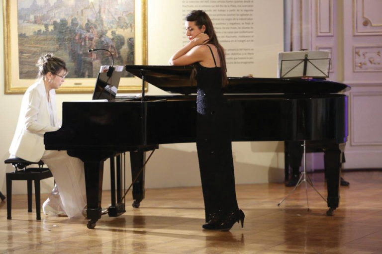 “Acercamos la ópera a todos los ámbitos”