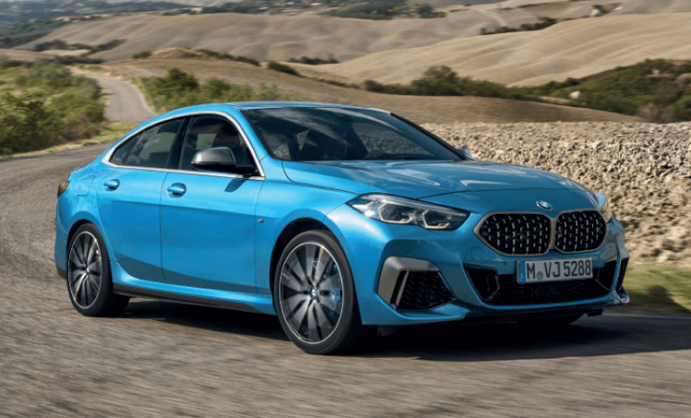 Actitud dinámica y elegancia deportiva